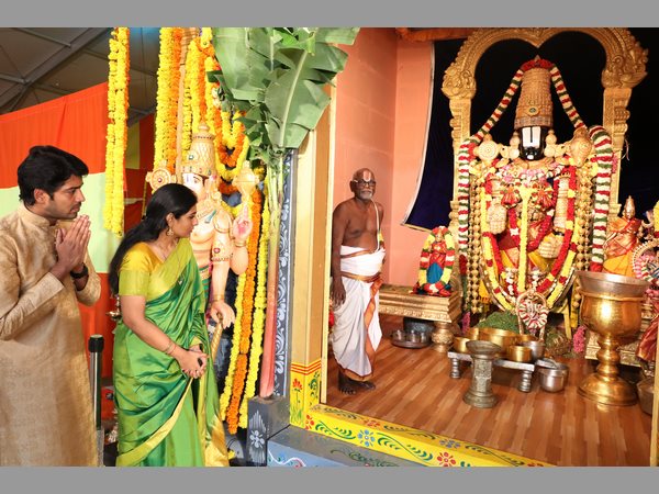 శ్రీవారి సేవలో అల్లరి నరేష్ దంపతులు