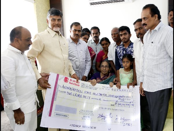 రాజధానికి రూ.కోటి విరాళం