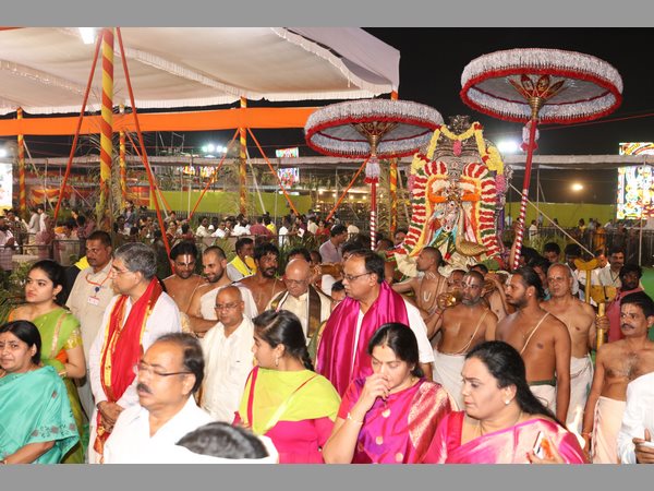 శ్రీవారి సేవలో నాగార్జున శ్రీవారి సేవలో నాగార్జున