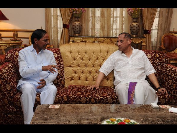 గవర్నర్‌తో కెసిఆర్ భేటీ