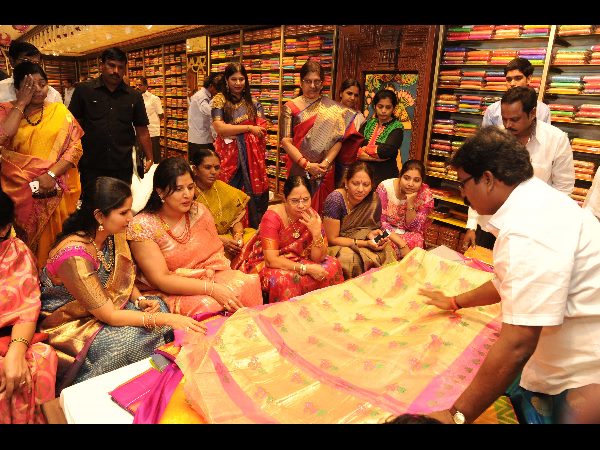  kcr inaugratess js babu silks showroom near Grand kakatiya