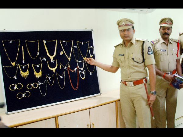 బంగారం స్వాధీనం