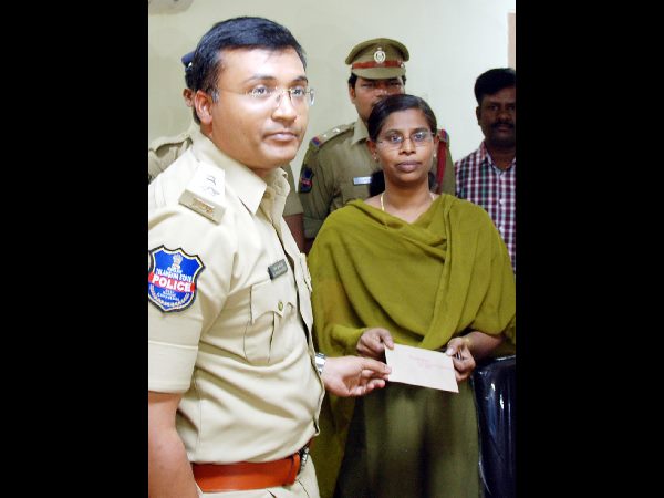 హోంగార్డుకు రివార్డు