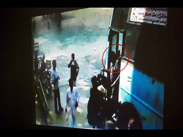 సీసీ కెమెరాల్లో దొంగలు