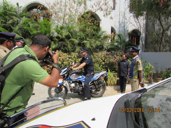 పోలీస్ బృందం