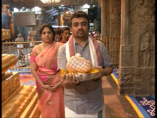 వజ్ర కిరీటం బహూకరణ