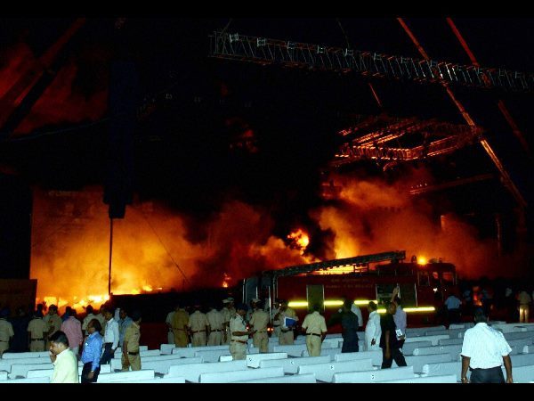 మేకిన్ ఇండియా వీక్‌లో భారీ అగ్ని ప్రమాదం