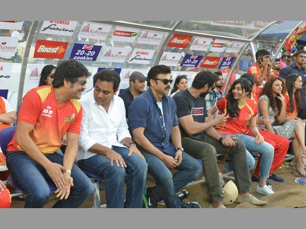 నాగార్జునతో ముచ్చటిస్తూ... 