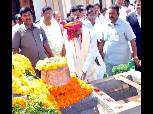 రామాలయంలో కెసిఆర్