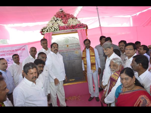 ప్రాజెక్టులకు శంకుస్థాపన