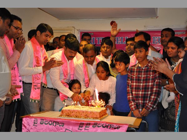 కెసిఆర్ జన్మదిన వేడుకలు