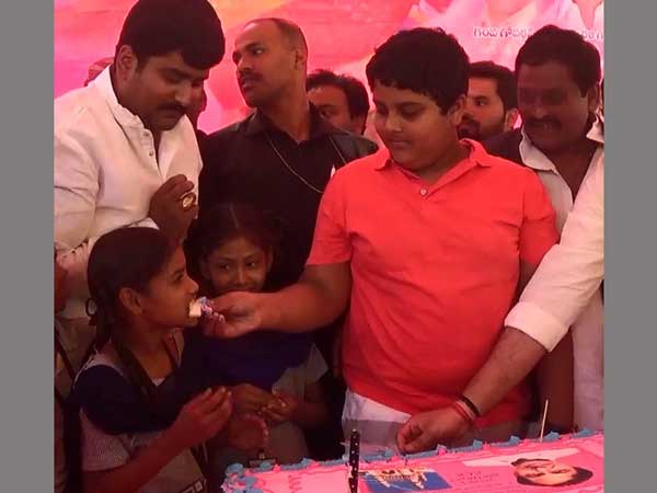 KCR worshipped at Peddamma temple
