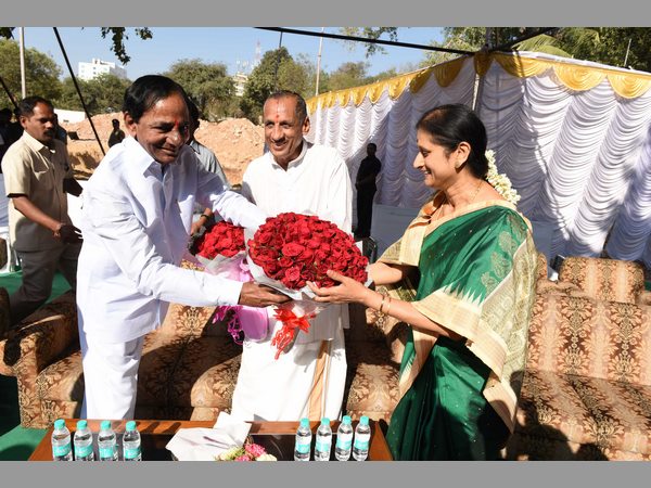 గవర్నర్ సతీమణి శుభాకాంక్షలు