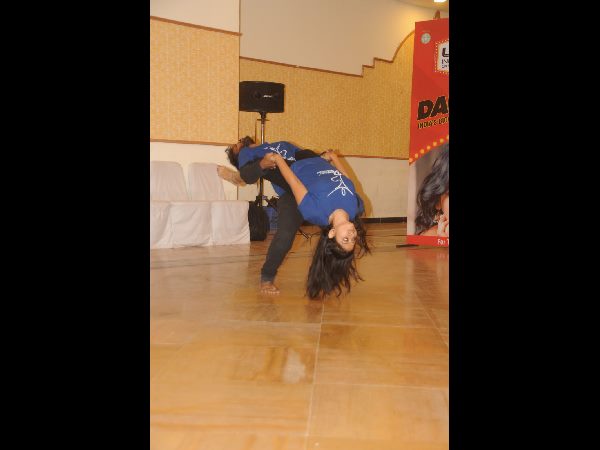 యువత స్టెప్పులు అదుర్స్ యువత స్టెప్పులు అదుర్స్