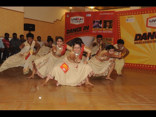 యువత స్టెప్పులు అదుర్స్ యువత స్టెప్పులు అదుర్స్