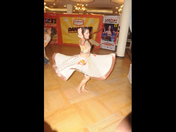 యువత స్టెప్పులు అదుర్స్ యువత స్టెప్పులు అదుర్స్