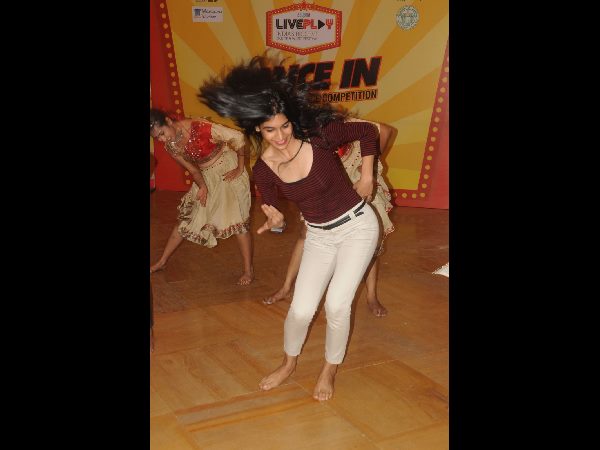 యువత స్టెప్పులు అదుర్స్ యువత స్టెప్పులు అదుర్స్