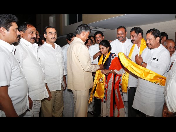 బాబు సమక్షంలో టిడిపిలో చేరిక