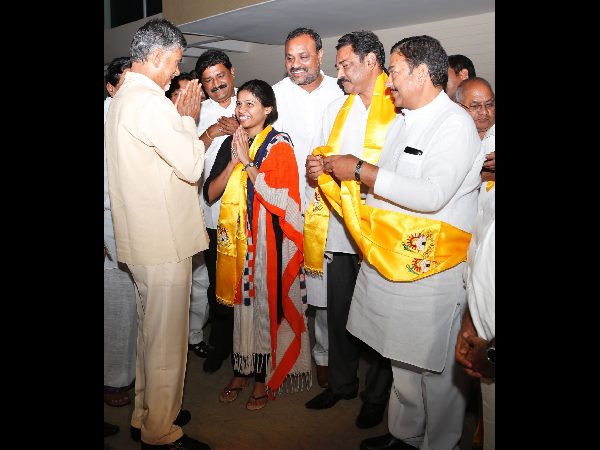 బాబు సమక్షంలో టిడిపిలో చేరిక