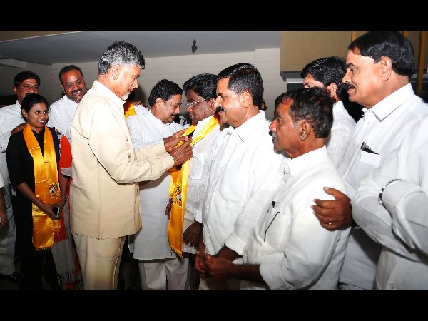 బాబు సమక్షంలో టిడిపిలో చేరిక