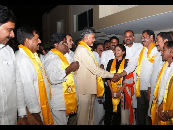 బాబు సమక్షంలో టిడిపిలో చేరిక