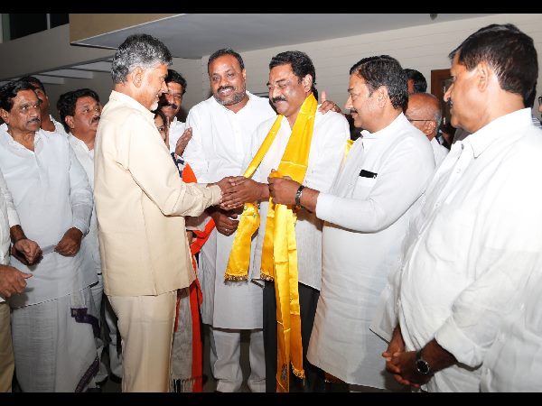 బాబు సమక్షంలో టిడిపిలో చేరిక