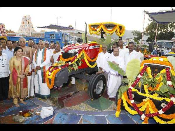 ట్రాక్టర్, బైక్ విరాళం