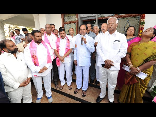 తెరాసలోకి చేరికలు