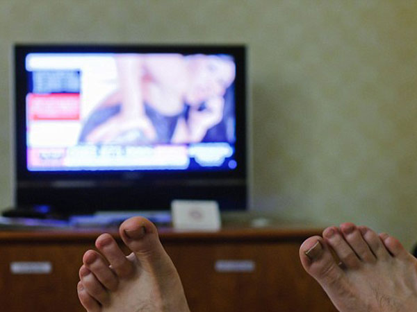 అదృష్టవంతుడు: పోర్న్స్టార్తో నెల రోజులు గడిపే ఛాన్స్ అదృష్టవంతుడు: పోర్న్స్టార్తో నెల రోజులు గడిపే ఛాన్స్