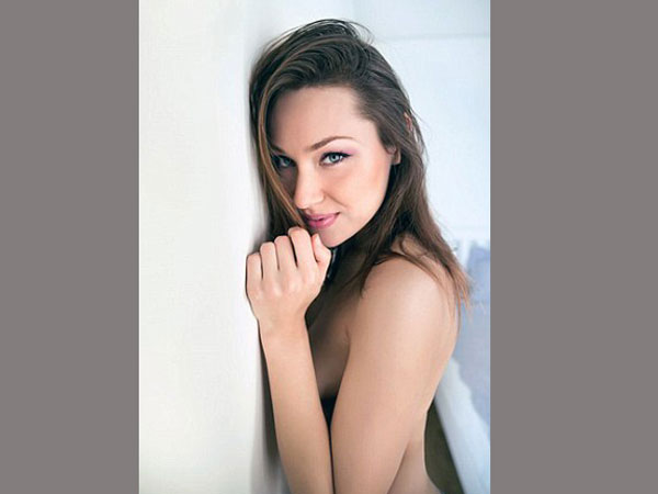 పోర్న్స్టార్తో నెల రోజులు గడిపే ఛాన్స్ పోర్న్స్టార్తో నెల రోజులు గడిపే ఛాన్స్