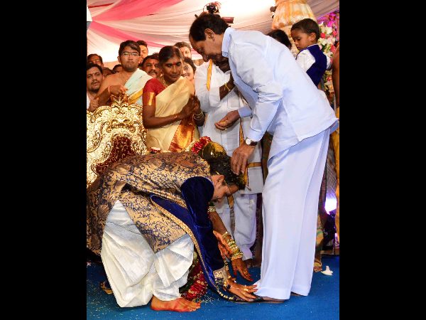 సుమన్ సోదరి పెళ్లికి కెసిఆర్ హాజరు