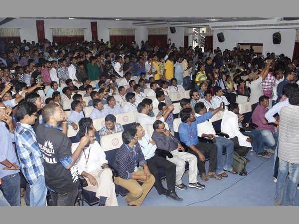 విద్యార్థులతో..