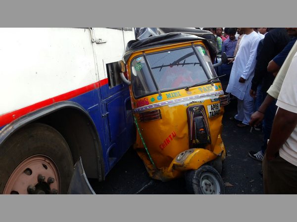 బస్సు బీభత్సం