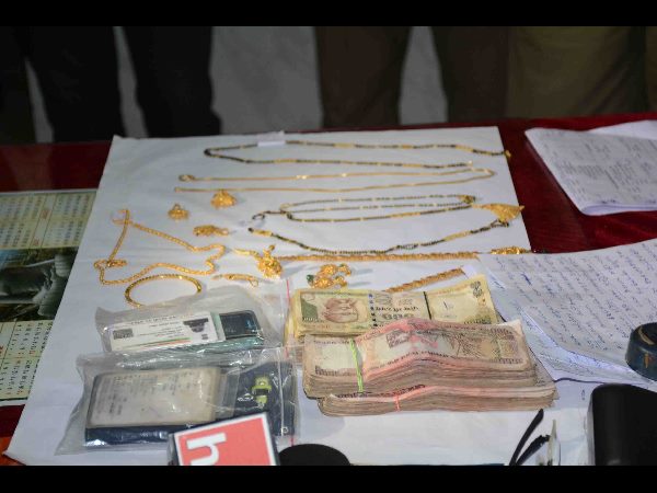 కంత్రీగాళ్లు: స్కెచ్ ఇదీ, రైళ్లలో దొంగతనాలు ఇలా చేస్తారు