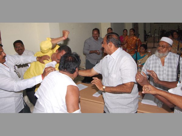 చొక్కా చినిగింది.. చొక్కా చినిగింది..