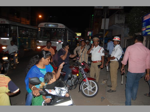  హెల్మెట్‌కు డిమాండ్: తనిఖీలు మొదలు లేకపోతే 100 జరిమానా 