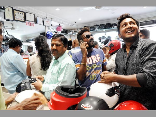 హెల్మెట్‌కు డిమాండ్: తనిఖీలు మొదలు లేకపోతే 100 జరిమానా 