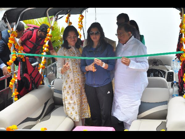 హైదరాబాదీ అయినందకు గర్విస్తున్నా: సాగర్లో సానియా హైదరాబాదీ అయినందకు గర్విస్తున్నా: సాగర్లో సానియా