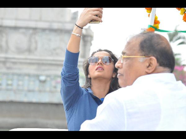 హైదరాబాదీ అయినందకు గర్విస్తున్నా: సాగర్లో సానియా హైదరాబాదీ అయినందకు గర్విస్తున్నా: సాగర్లో సానియా