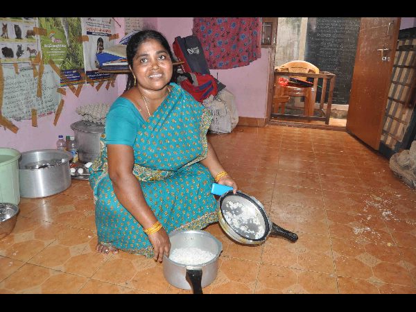  రైస్ కుక్కర్ పేలి చిన్నారులకు తీవ్ర గాయాలు
