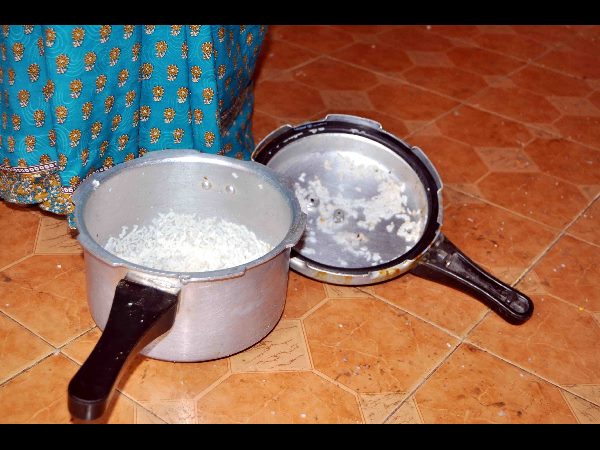  రైస్ కుక్కర్ పేలి చిన్నారులకు తీవ్ర గాయాలు