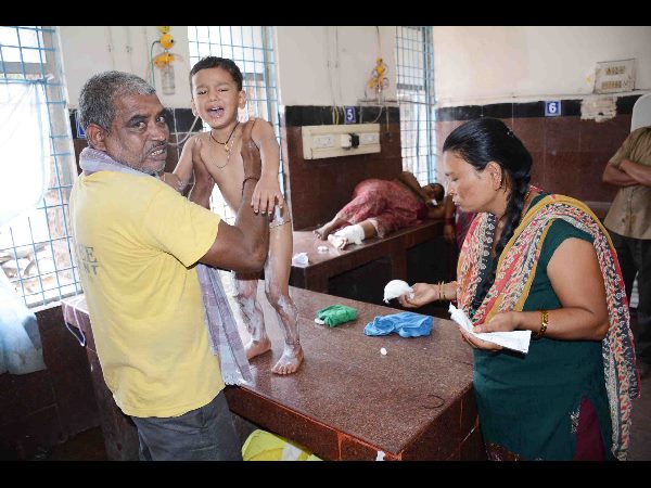  రైస్ కుక్కర్ పేలి చిన్నారులకు తీవ్ర గాయాలు