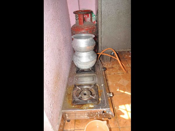  రైస్ కుక్కర్ పేలి చిన్నారులకు తీవ్ర గాయాలు