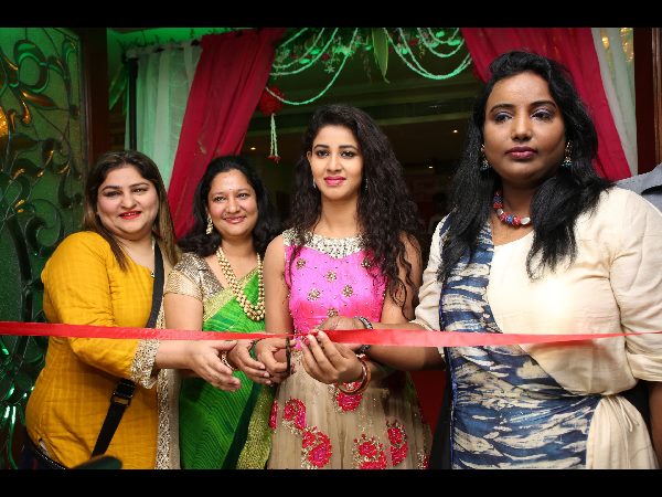  చూపరుల మతి పోగొట్టిన సినీనటి పావని