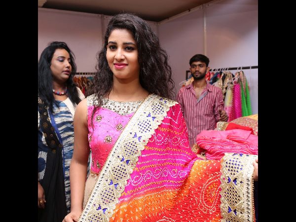  చూపరుల మతి పోగొట్టిన సినీనటి పావని