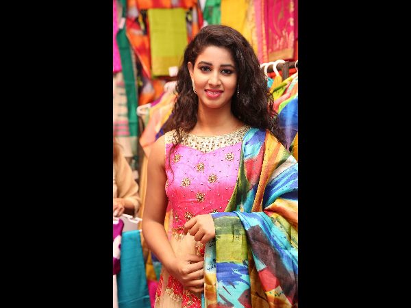  చూపరుల మతి పోగొట్టిన సినీనటి పావని