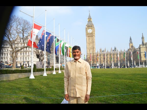 లండన్ పర్యటనలో వీరు... లండన్ పర్యటనలో వీరు...
