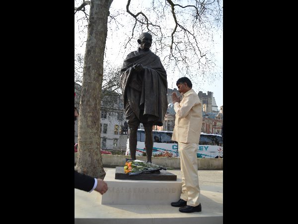 వార్స్ సభకు హాజరు... వార్స్ సభకు హాజరు...