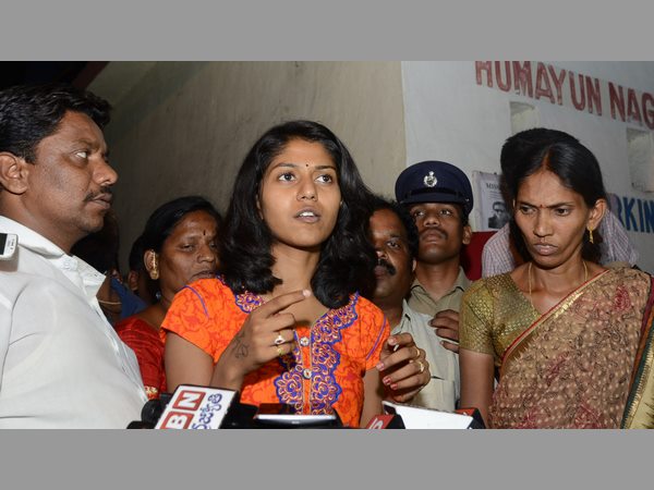 పెద్దలు చెప్పిన మాట విననందుకు...