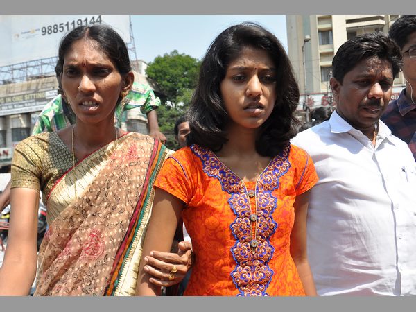 స్పహ తప్పి పడిపోయిన మధుప్రియ